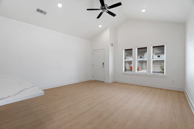 Building Photo - The Retreat at Been Road Villas 3 Bed, 2 Bath