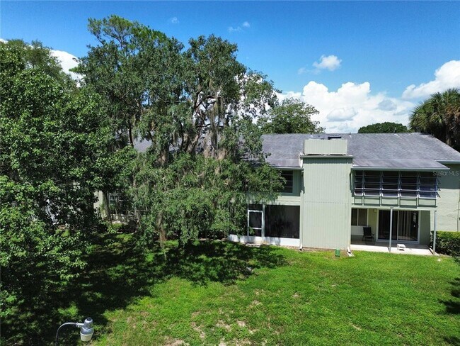 Building Photo - 600 Fairways Cir