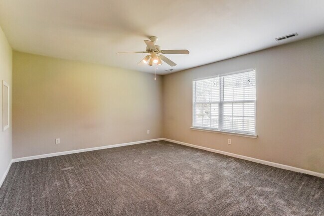 Building Photo - 4001 Laurel Glen Dr