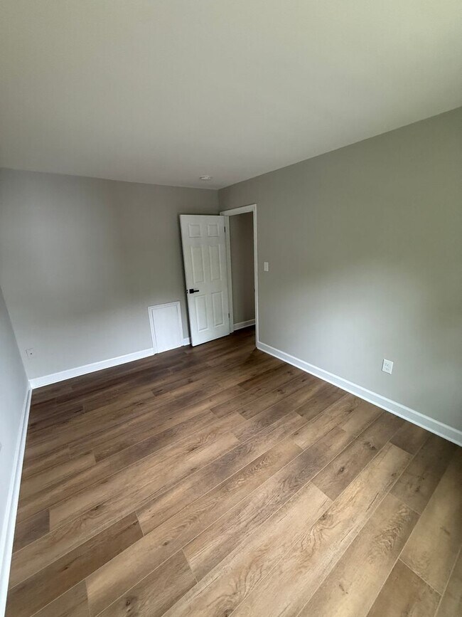 Building Photo - 5853 Suitland Rd