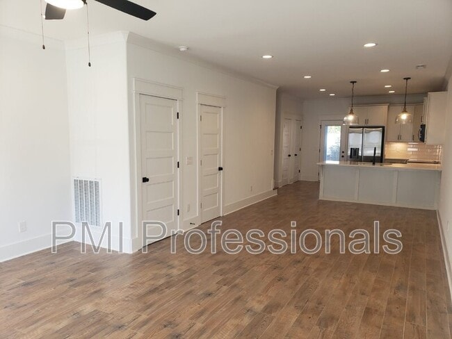 Building Photo - 213 McAuliffe St