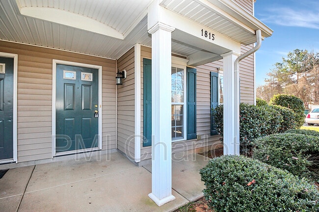 Building Photo - 1815 Butterfly Ln