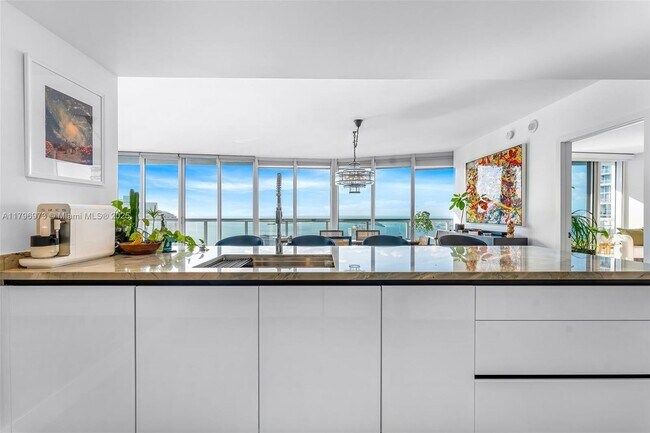 Building Photo - 465 Brickell Ave