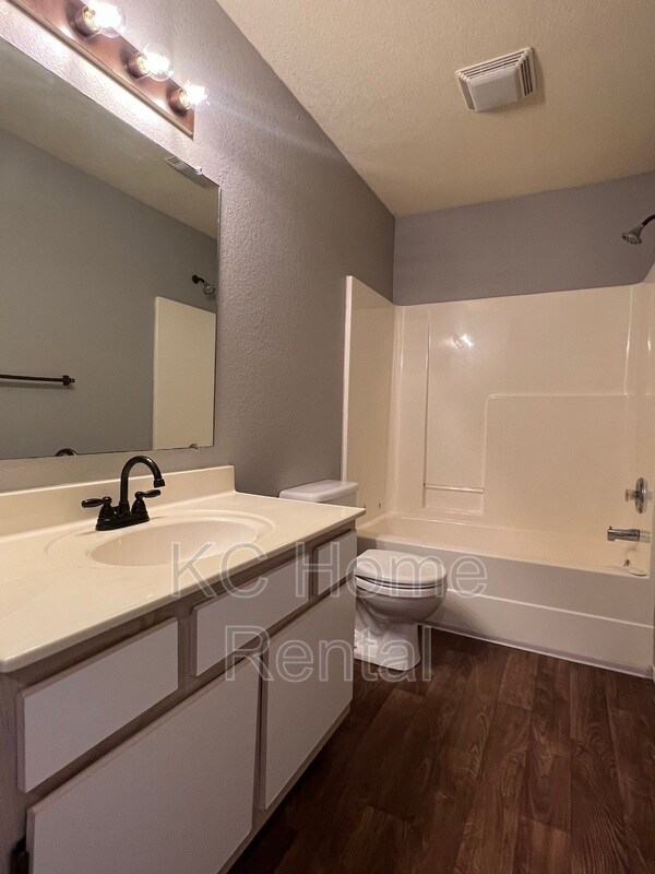 Building Photo - 2128 Highridge Dr