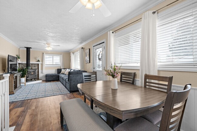 Building Photo - 428 Edwards Ave