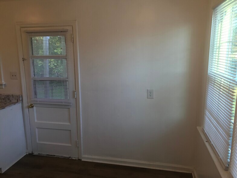 Building Photo - 1403 Hyman Ave