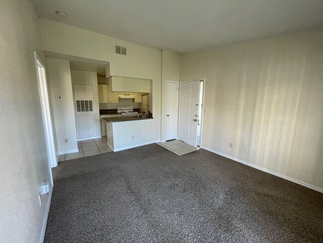 Building Photo - 2550 N Alafaya Trail