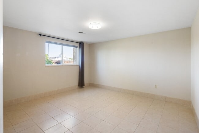 Building Photo - 405 S Kipling St