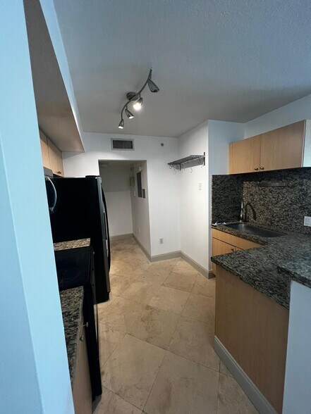 Building Photo - 1011 Villa Ln