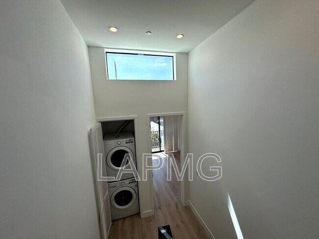 Building Photo - 3414 London St