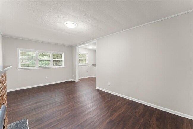 Building Photo - 2352 Elmwood Cir SE