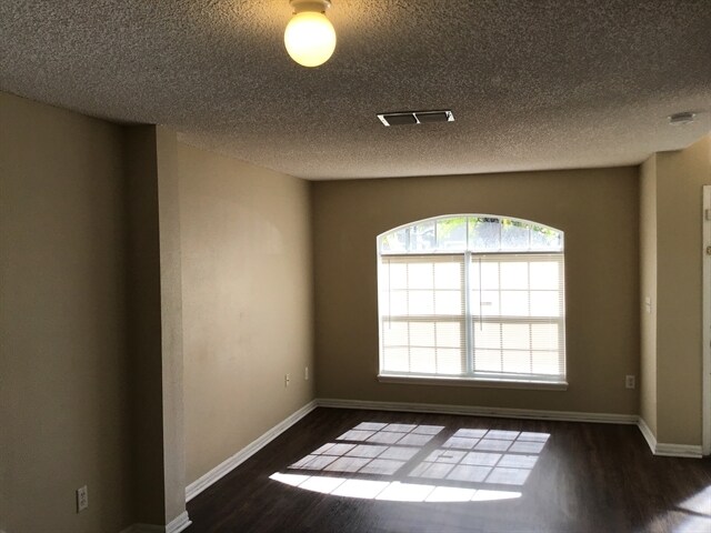 Building Photo - 4441 Waterside Pointe Cir