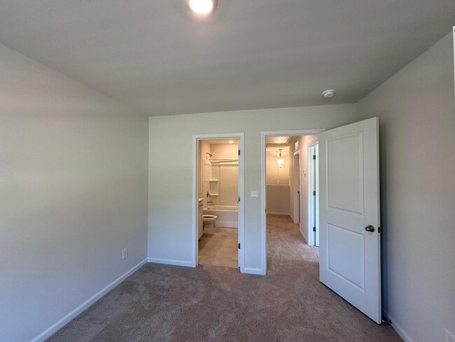 Building Photo - 1260 Scarlet Firethorne Ave