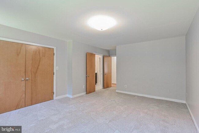 Building Photo - 445 Springvale Rd