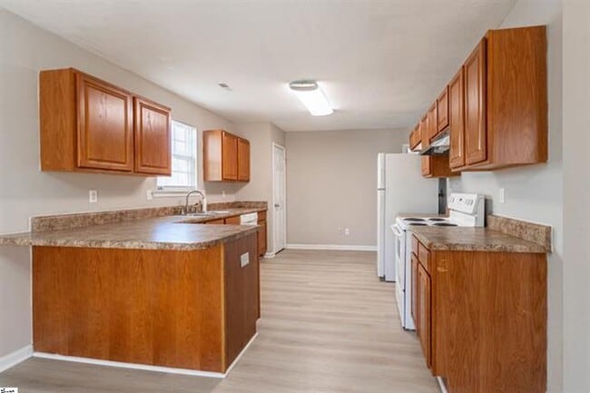 Building Photo - 3 Bed, 2 Bath Home Available in Spartanburg