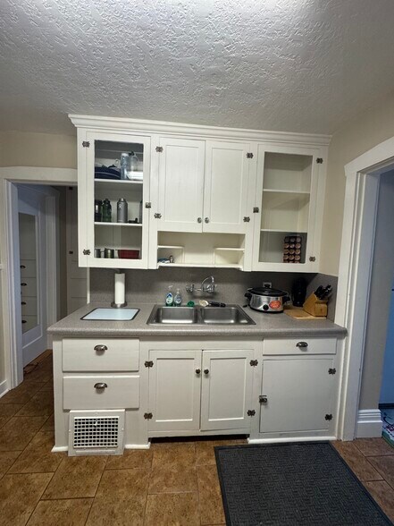 Building Photo - 732 S 900 E