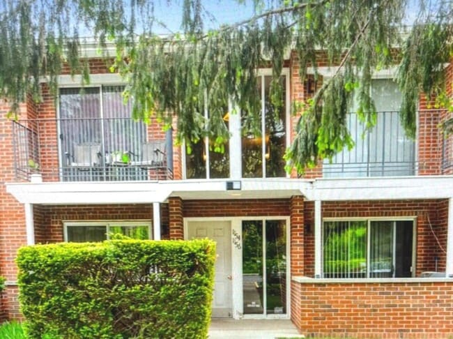 Primary Photo - 1156 Osterman Ave