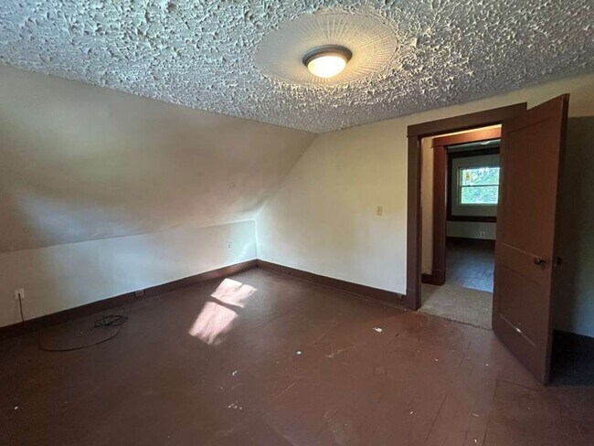 Building Photo - 377 Talbot Ave