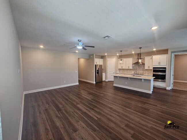 Building Photo - 379 Birkdale Dr
