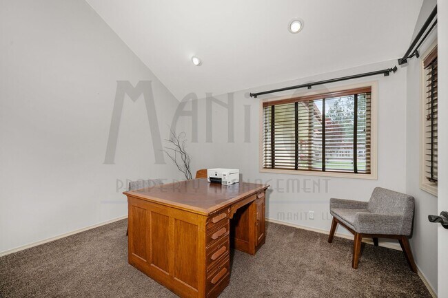 Building Photo - 115 E Meadowlane Rd