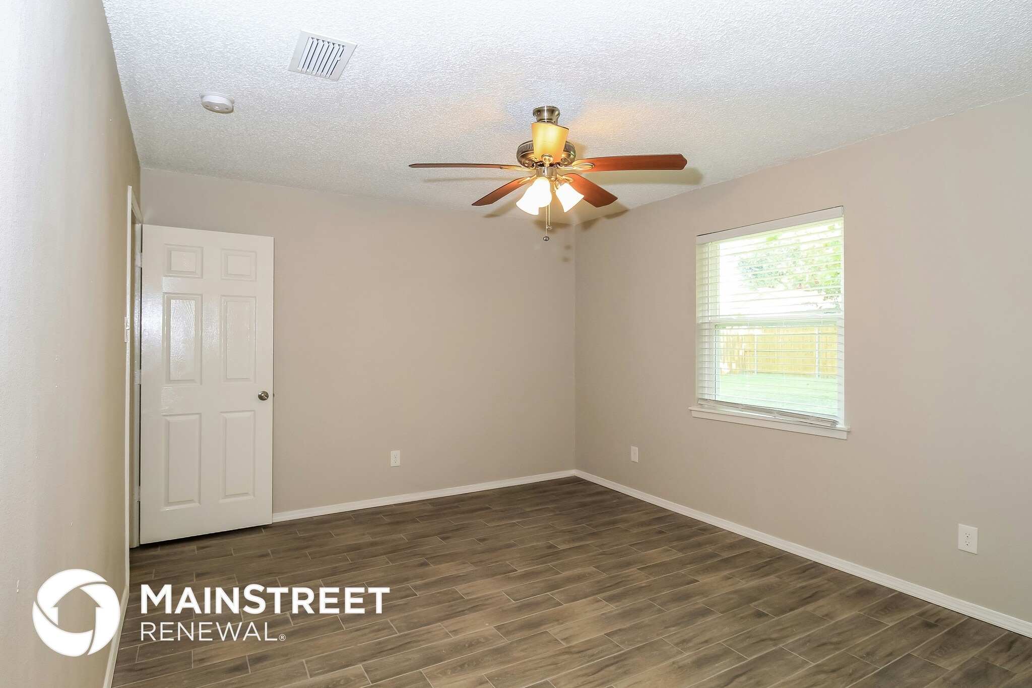 Building Photo - 6637 N Park Dr