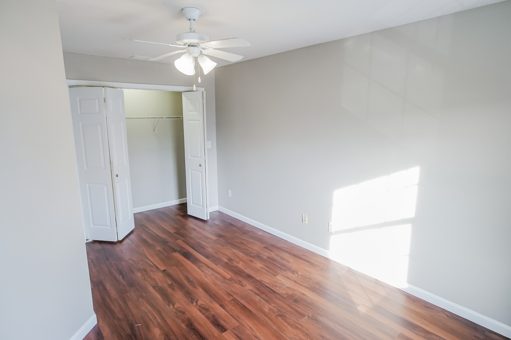 Bedroom 3 closet - 3713 S Cramer Cir
