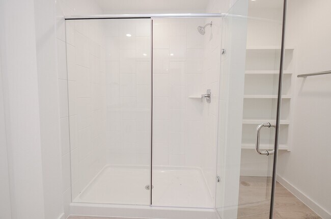 Building Photo - 7831 Sanremo Dr