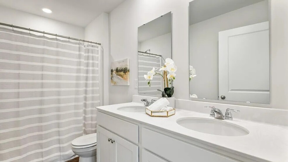 Master Bathroom - 941 Long Bluff Rd