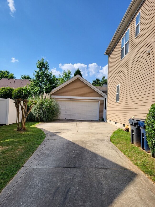 Building Photo - 3 bedroom home in Birkdale