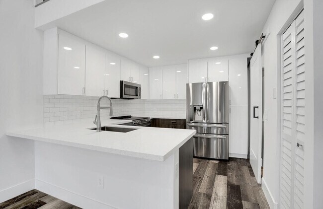 Building Photo - 4143 Palm Bay Cir