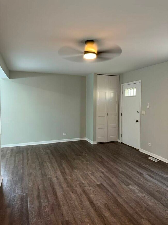 Building Photo - 302 Creekside Dr