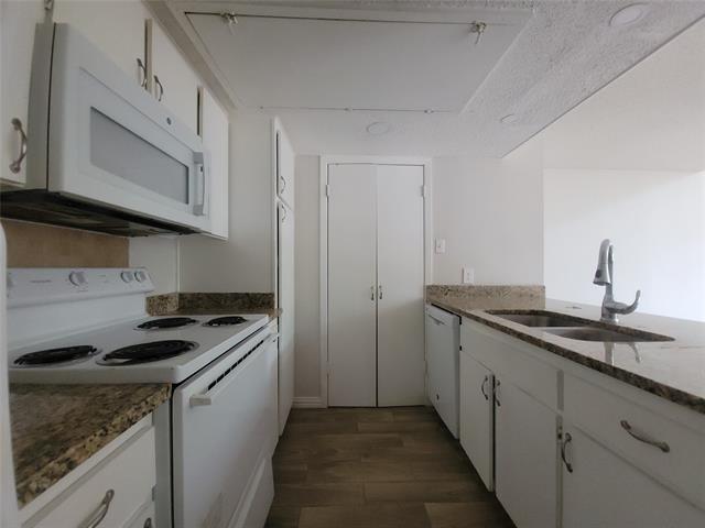 Building Photo - 4651 Country Creek Dr