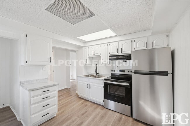 Building Photo - 4013 Caroline Ave