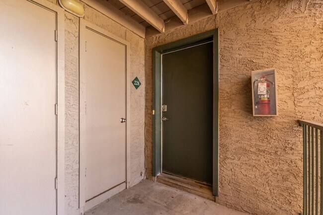 Building Photo - New Rental Listing in Scottsdale Springs C...