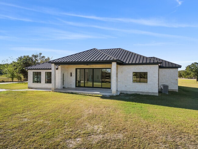 Building Photo - 4558 Hicks Ln