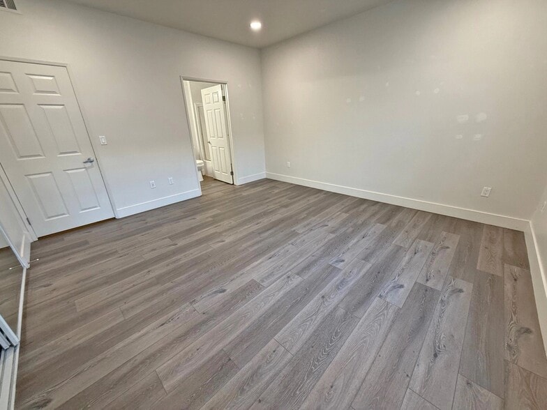 Building Photo - 4328 Mammoth Ave