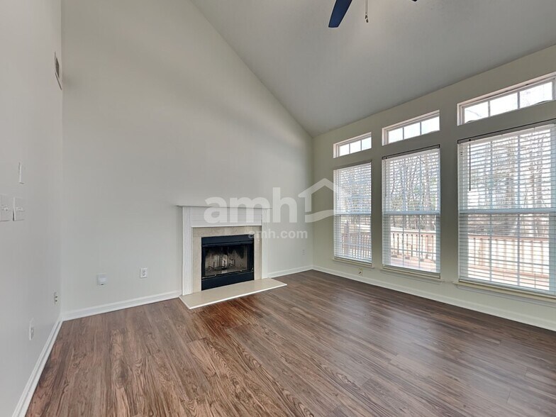 Building Photo - 8616 Warwick Crest Ln