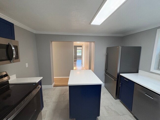 Building Photo - 3 Bed / 2 Bath Single-Family Home Near Downtown Eustis