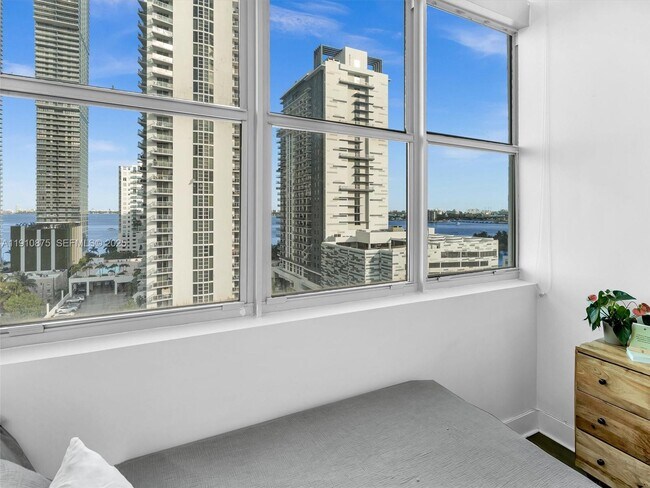 Building Photo - 2200 NE 4th Ave