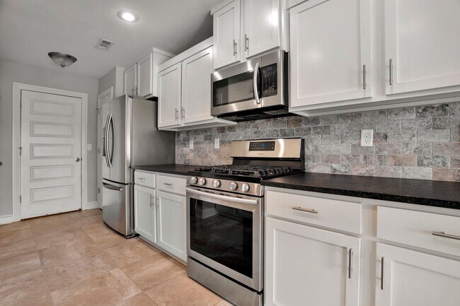 Building Photo - 3 Bed 2 Bath Home near Stonebridge Meadows Country Club