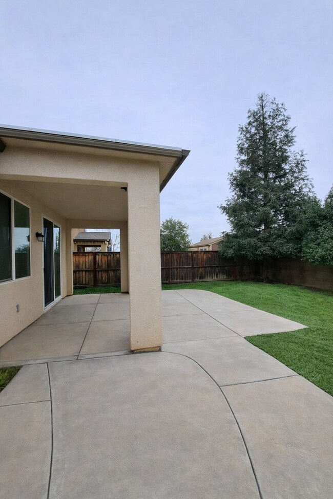 Building Photo - Rent Reduced to $2300 & Move in Special Half Off the 1st Month's Rent – Single Level 3BR Home w/ ...
