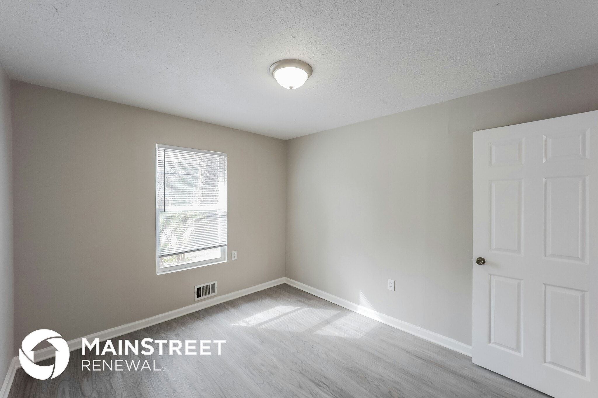 Building Photo - 2073 Louis Xiv Ln