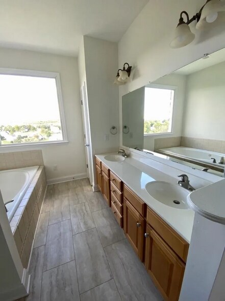 Building Photo - 50 Enchanted View Cir