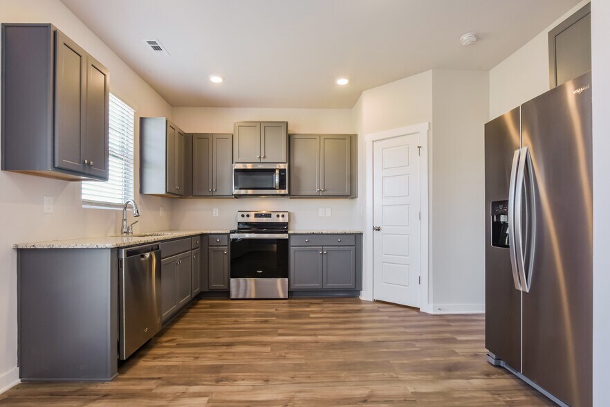 Building Photo - 26311 Valley Ridge Rd