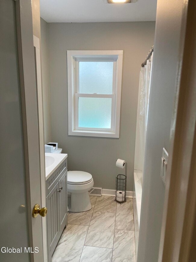 Building Photo - 13 Richards Dr