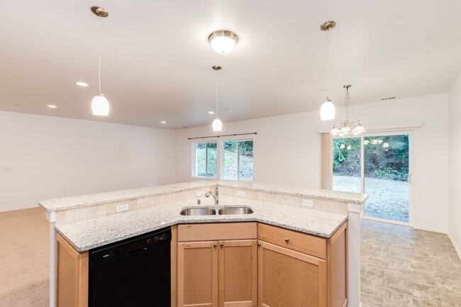 Building Photo - Beautiful 3 Bedroom rambler on a large and peaceful lot!