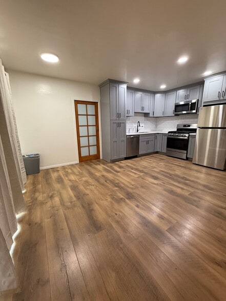 Building Photo - 25446 Lane St