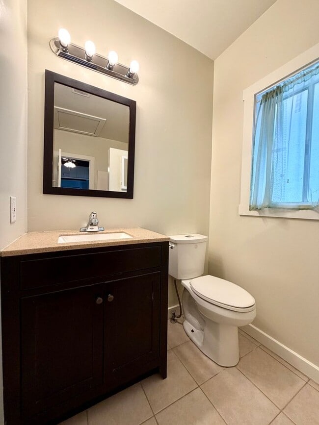 Building Photo - Adorable Downtown Upland Bungalow