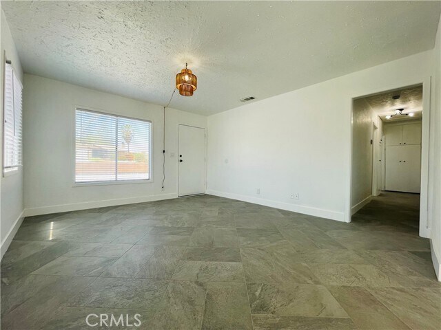 Building Photo - 5619 Daisy Ave