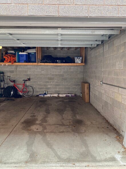 Building Photo - 902 N Elston Ave